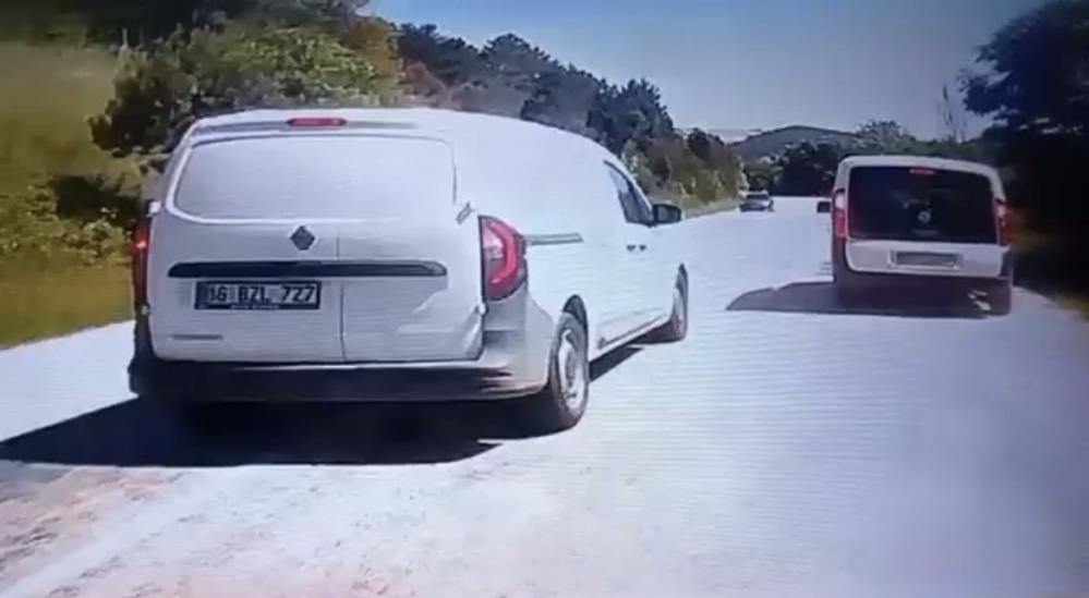 Bursa’da hatalı sollama felakete yol açıyordu! Bursa’da tek şeritli yolda