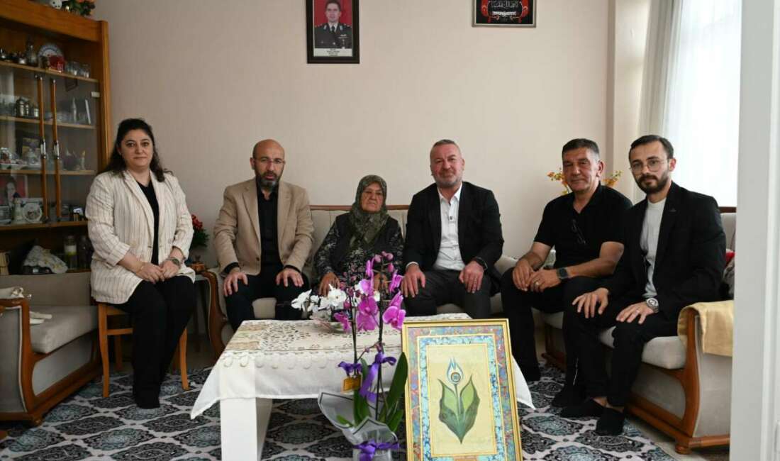 Karacabey’de şehit anneleri ve hastanedeki anneler unutulmadı… Karacabey Belediye Başkanı Fatih