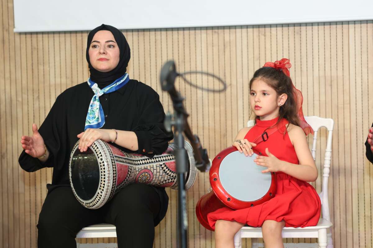 Osmangazi’de anneler ve kızlarından darbuka şov