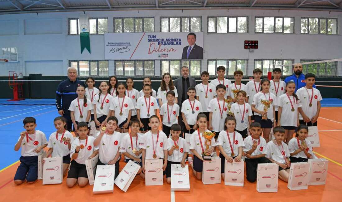 Osmangazi Belediyespor badmintonda farkını gösteriyor Osmangazi Belediyespor’un badminton altyapısında