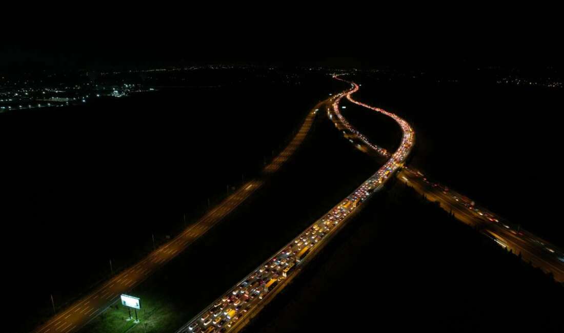 Bayram göçü başladı: Otoyolların kesişim noktasında trafik durdu Kurban Bayramı tatilini şehir