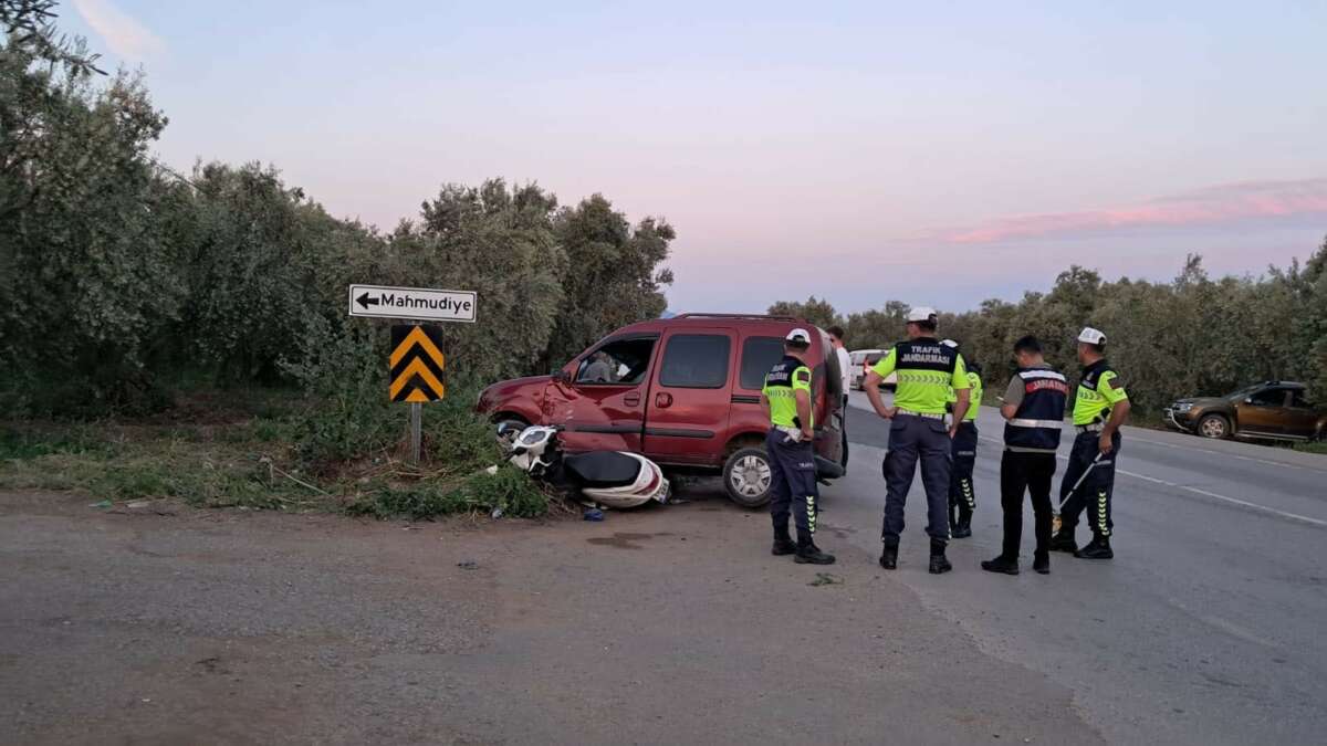 Bursa İznik’te motosiklet ile hafif ticari araç çarpıştı: 2 yaralı