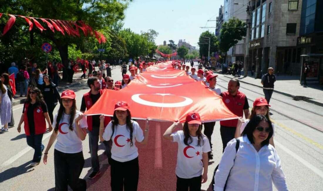 Bursa’da 19 Mayıs gurur ve coşkuyla kutlandı! Bursa’da 19 Mayıs Atatürk’ü