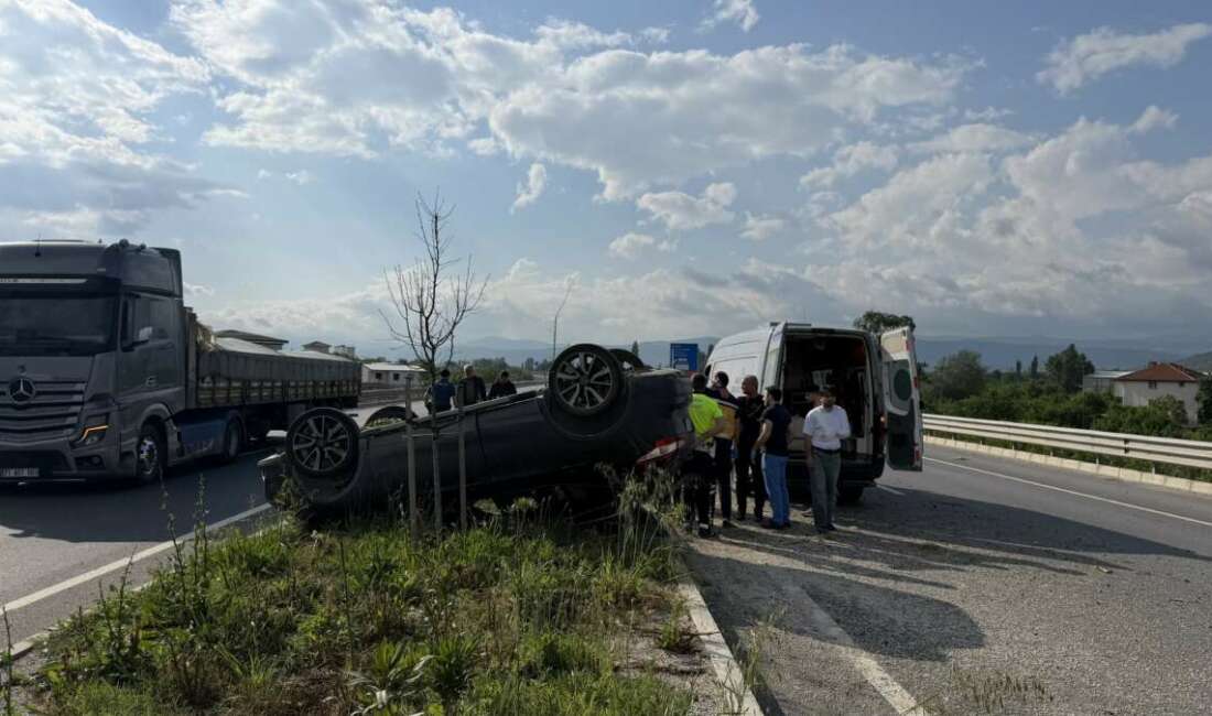 Bursa’da korkutan kaza: Kontrolden çıkan otomobil takla attı Bursa’nın İznik ilçesinde meydana