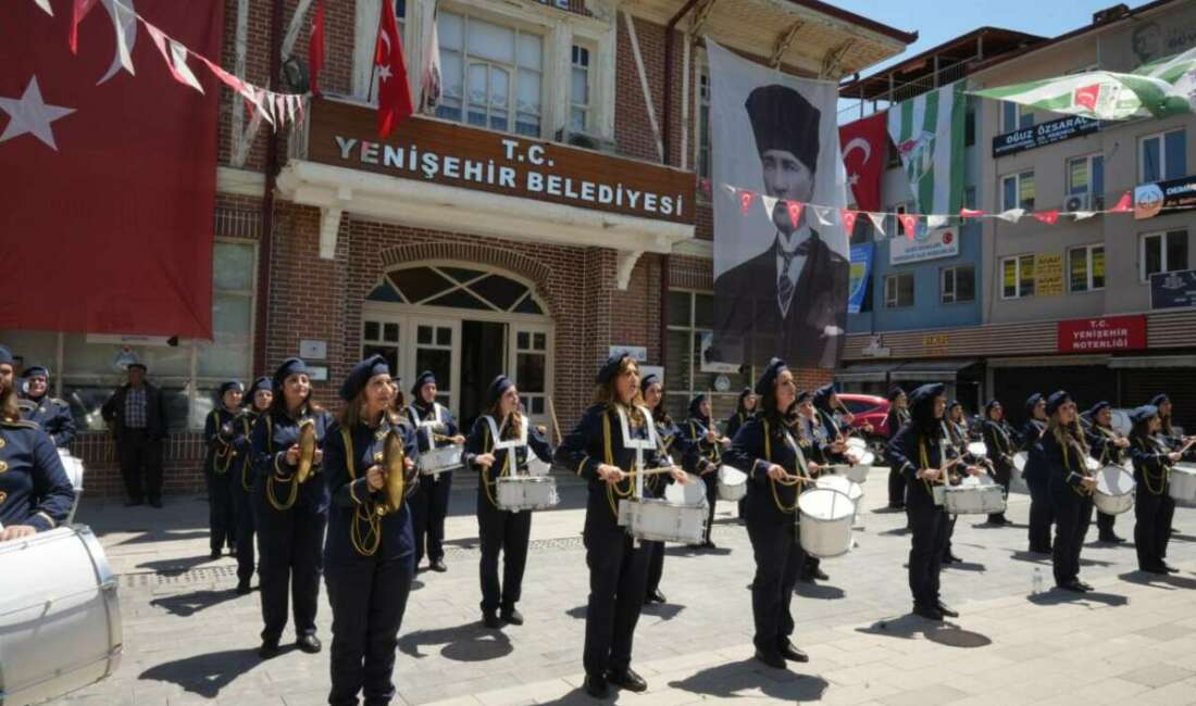 Bursa’nın ilk kadın belediye bandosu Yenişehir sokaklarında! Bursa’da bir ilke imza