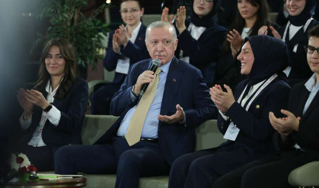 Cumhurbaşkanı Erdoğan, gençler ve milli sporcularla bir araya geldi Cumhurbaşkanı Erdoğan, gençler ve milli sporcularla bir araya geldi