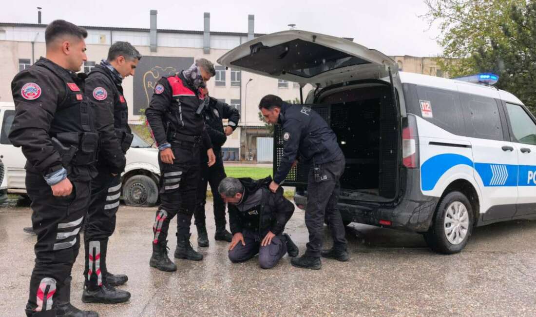 Ehliyetsiz sürücü zorluk çıkarınca biber gazı yedi