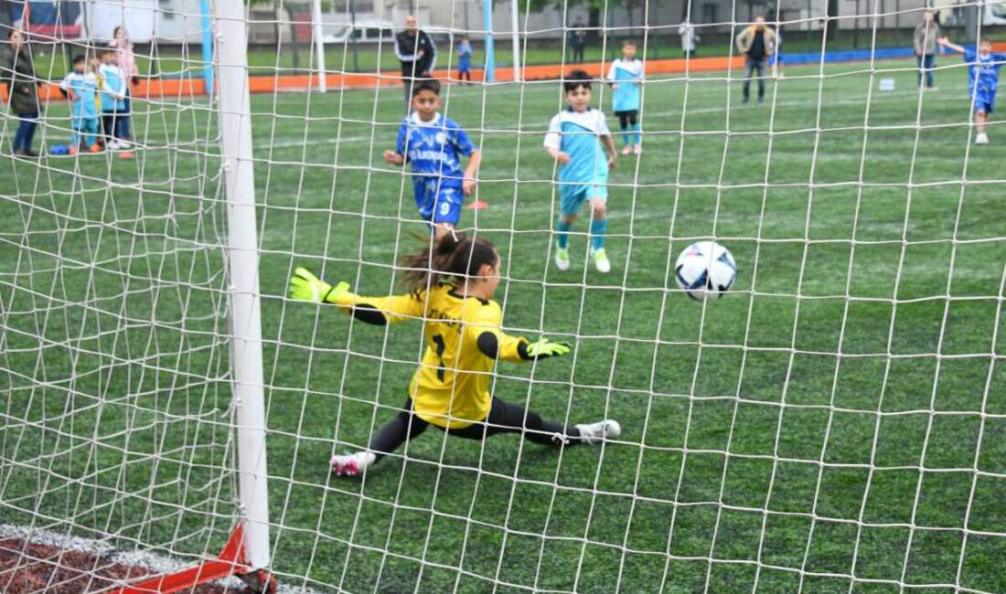 Çocukları erken yaşta sporla