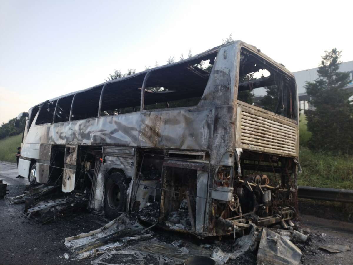 İzmir-İstanbul seferinde tur otobüsü yandı, facia kıl payı atlatıldı