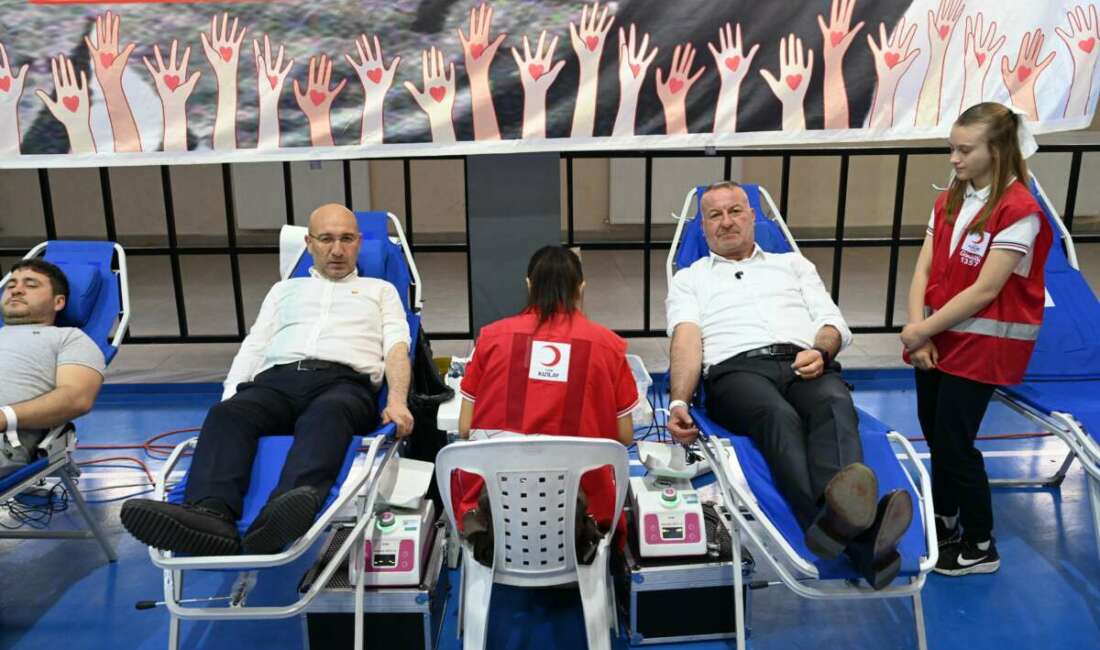 Karacabey’de kan bağışına yoğun katılım! Karacabey Belediye Başkanı Fatih
