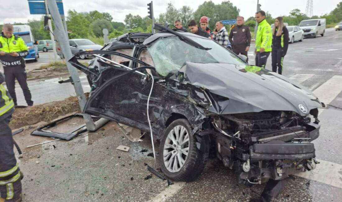 Sakarya’da otomobil, minibüs ve tır çarpıştı: 4’ü ağır 6 yaralı Sakarya'nın Akyazı ilçesinde tır,