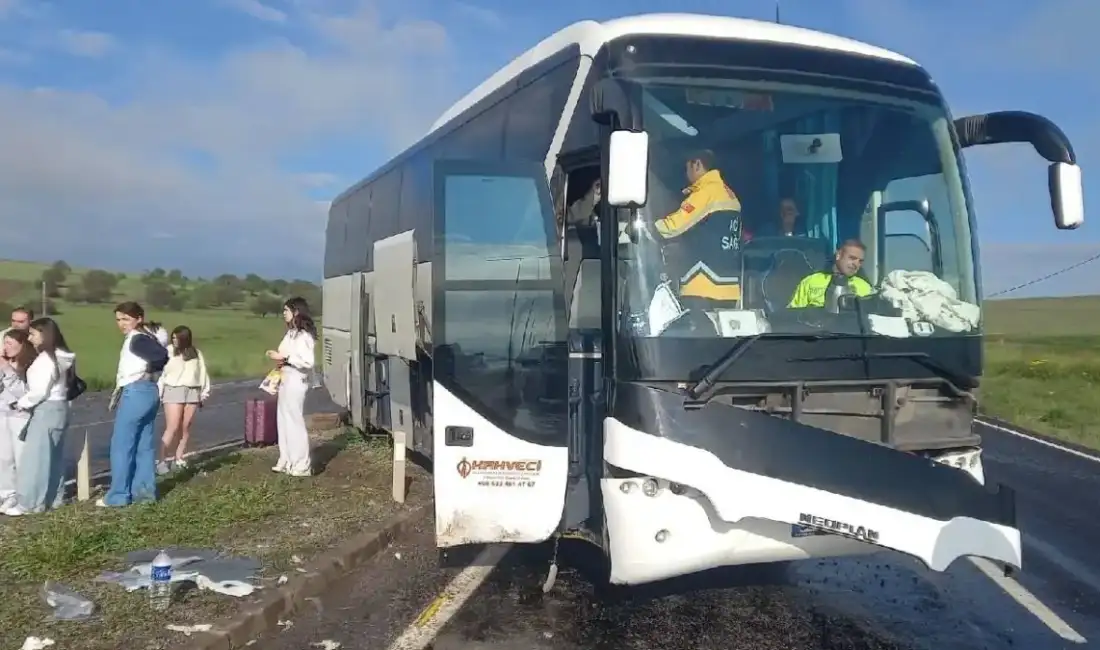 Tur otobüsü kaza yaptı: 16 yaralı Aksaray-Nevşehir kara yolunun 45'inci