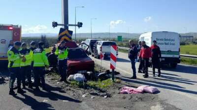 Bolu’da yürek yakan kaza; Karı koca öldü, kız çocuğu ağır yaralı Bolu’da yön tabelasının beton direğine