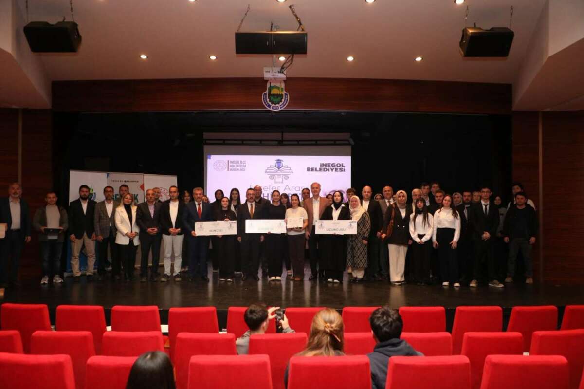 İnegöl’de lise öğrencilerden beğeni toplayan performans!