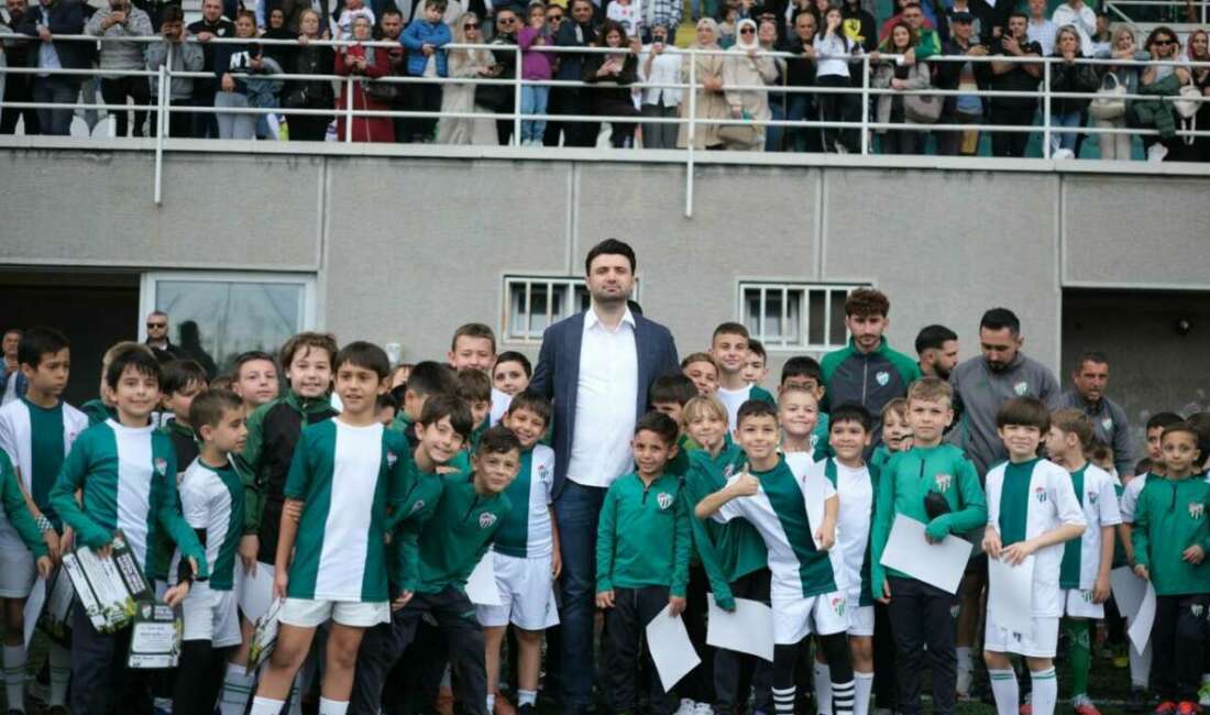 Bursasporlu minik kramponların büyük heyecanı! Bursaspor Futbol Okulu’nun kış