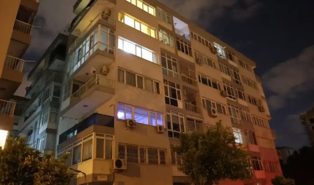 İzmir'in Bayraklı ilçesinde gece