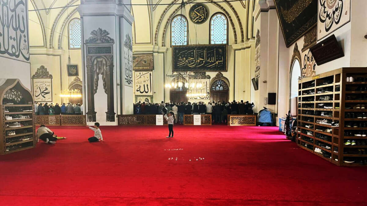 Bursa Ulucami’ya özel halılar!