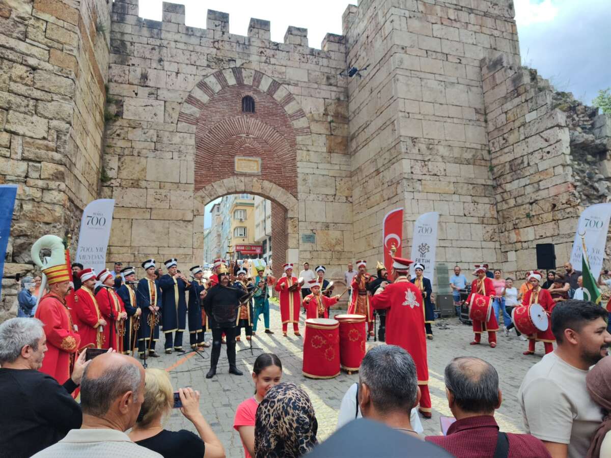 Bursa’da Fethin 700. Yılında mehter sesleri Saltanat Kapı’dan yükseldi