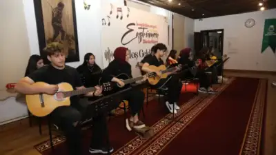 İnegöl Belediyesi’nin düzenlediği enstrüman kurslarında