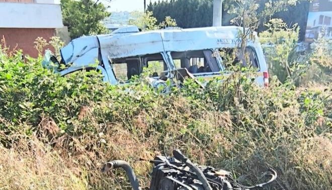 Bursa’da lastiği patlayan minibüs korku saçtı Bursa’da seyir halindeki servis