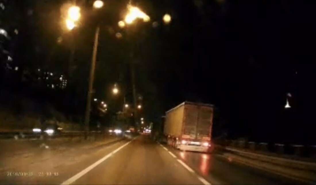 Bursa-Gemlik yolunda tır dehşeti: Trafik kilitlendi Gemlik’ten Bursa istikametine seyir