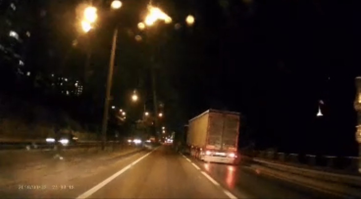 Bursa-Gemlik yolunda tır dehşeti: Trafik kilitlendi