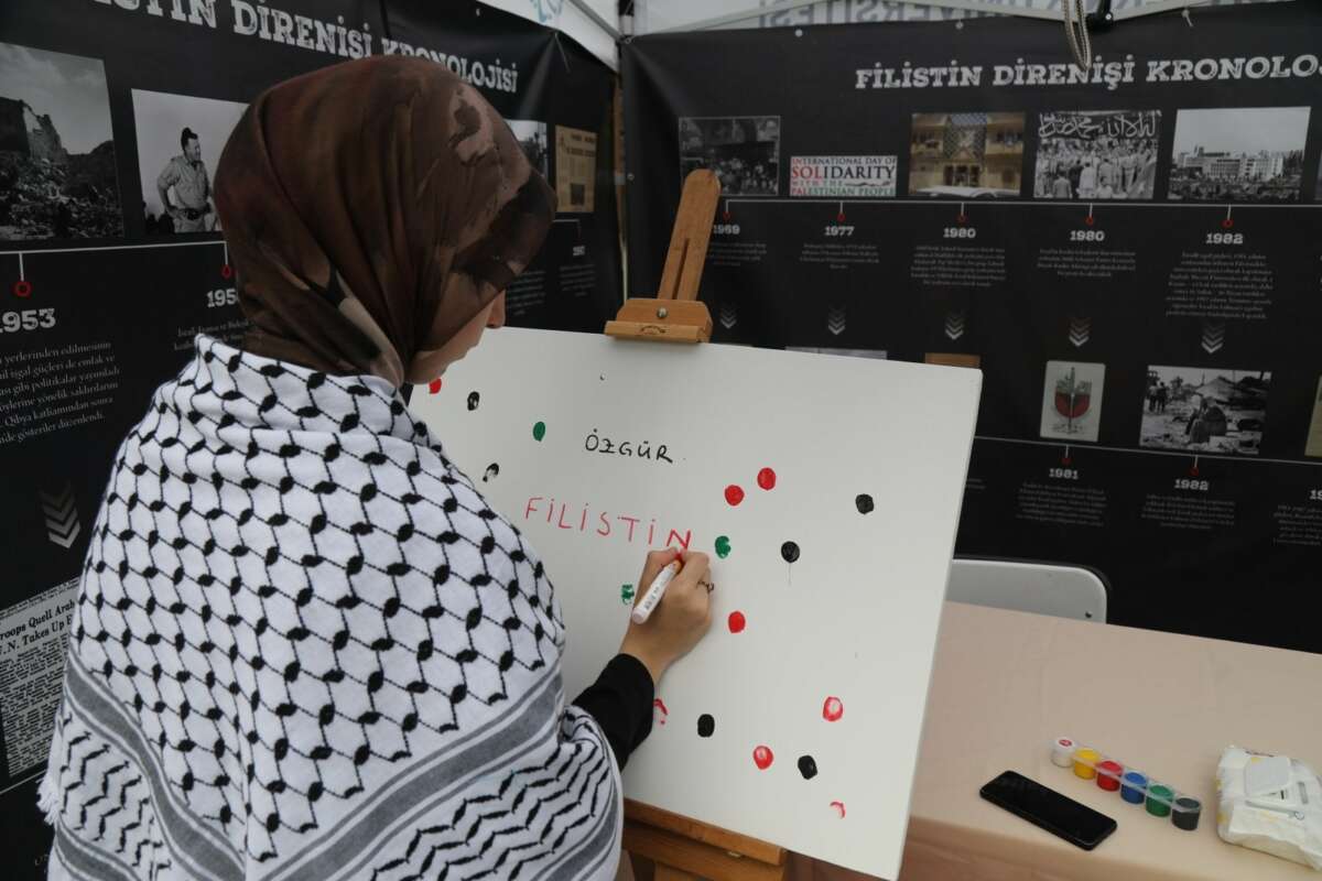 BTÜ öğrencileri Filistin için nöbette