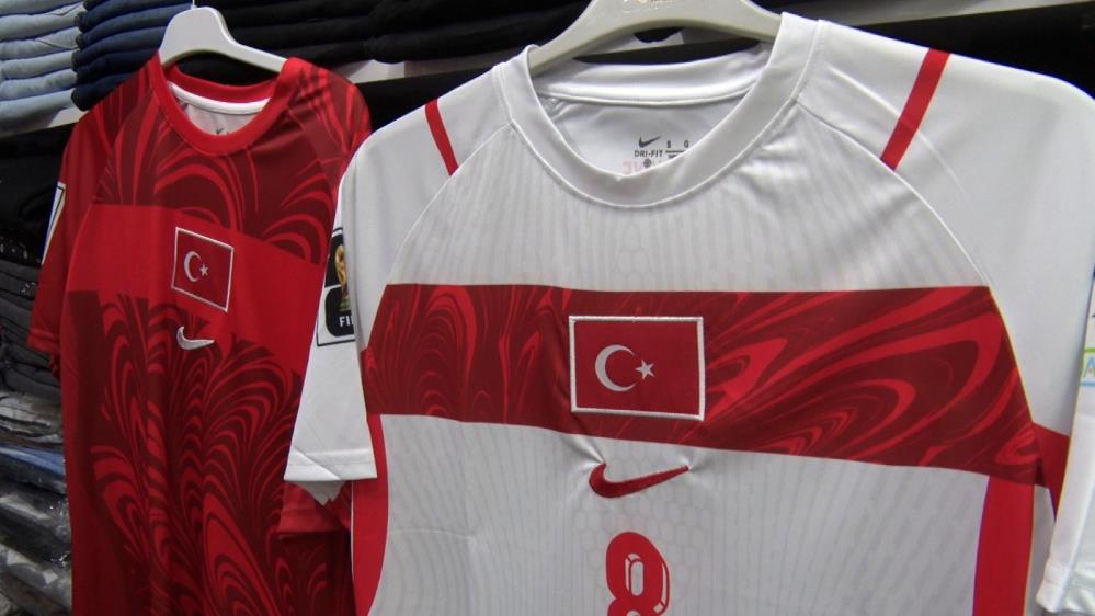 Dünya Kupası öncesi Milli formalara büyük ilgi var! Kayseri’de Türkiye A Milli