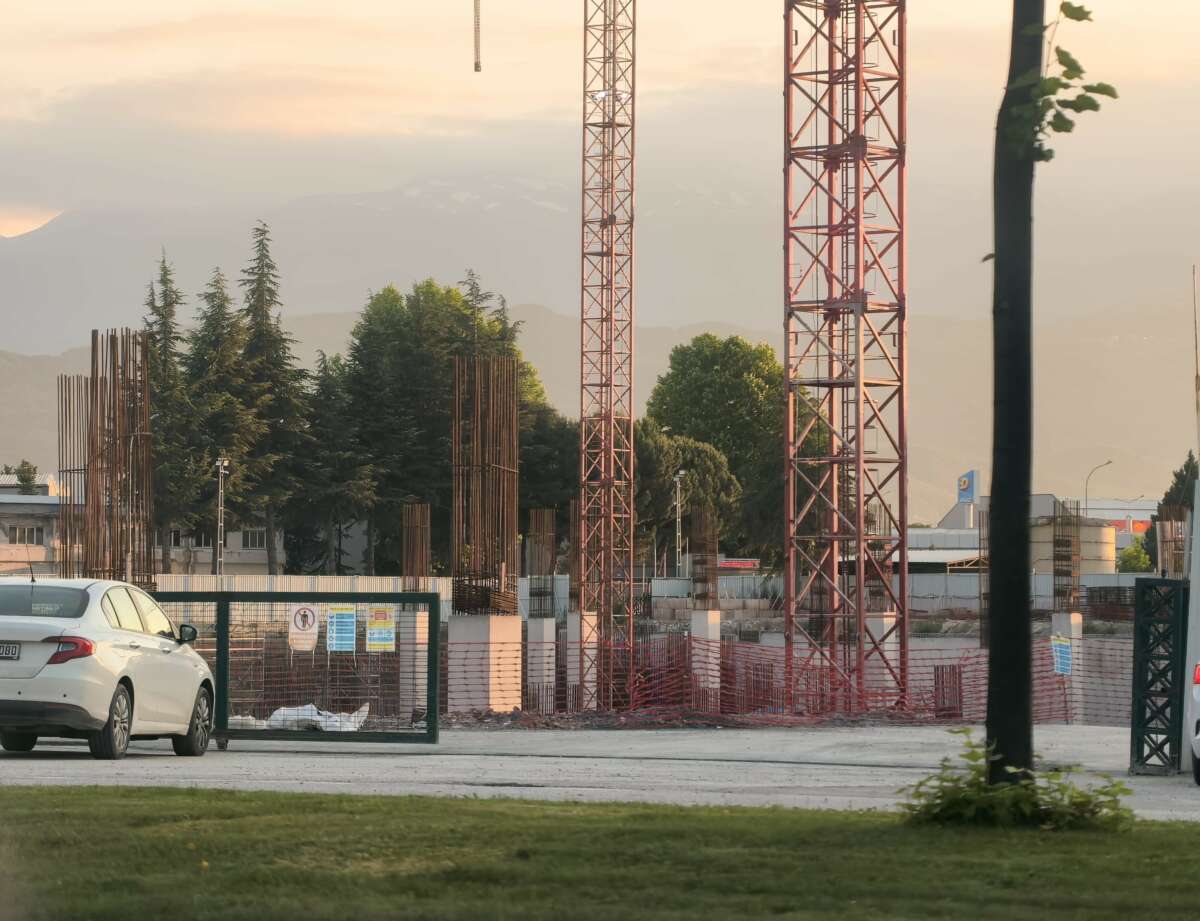 Bursa’da Fabrika inşaatında iş kazası: 1 yaralı