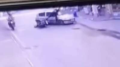Bursa’da motosiklet ile otomobilin çarpıştığı,