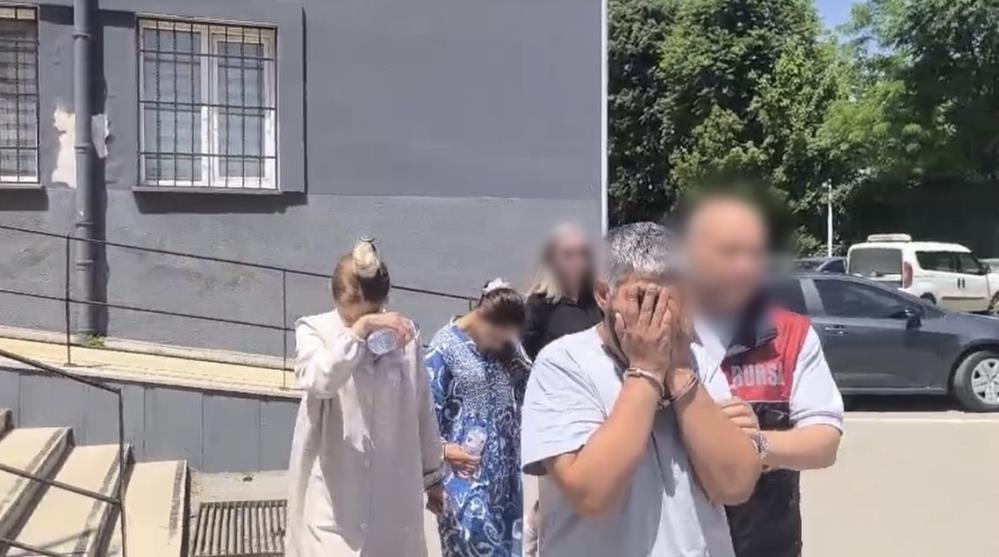 Bursa’da çaldıkları çelik kasayla yakayı ele verdiler Bursa'da bir evden çaldıkları