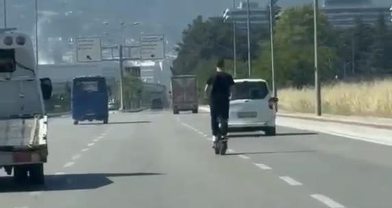 Bursa'da elektrikli scooter sürücüsünün