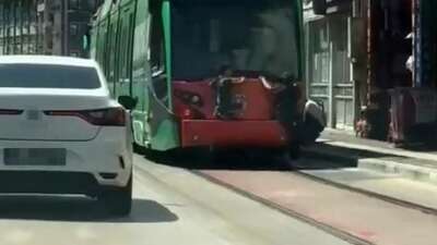Bursa'da seyir halindeki tramvayın