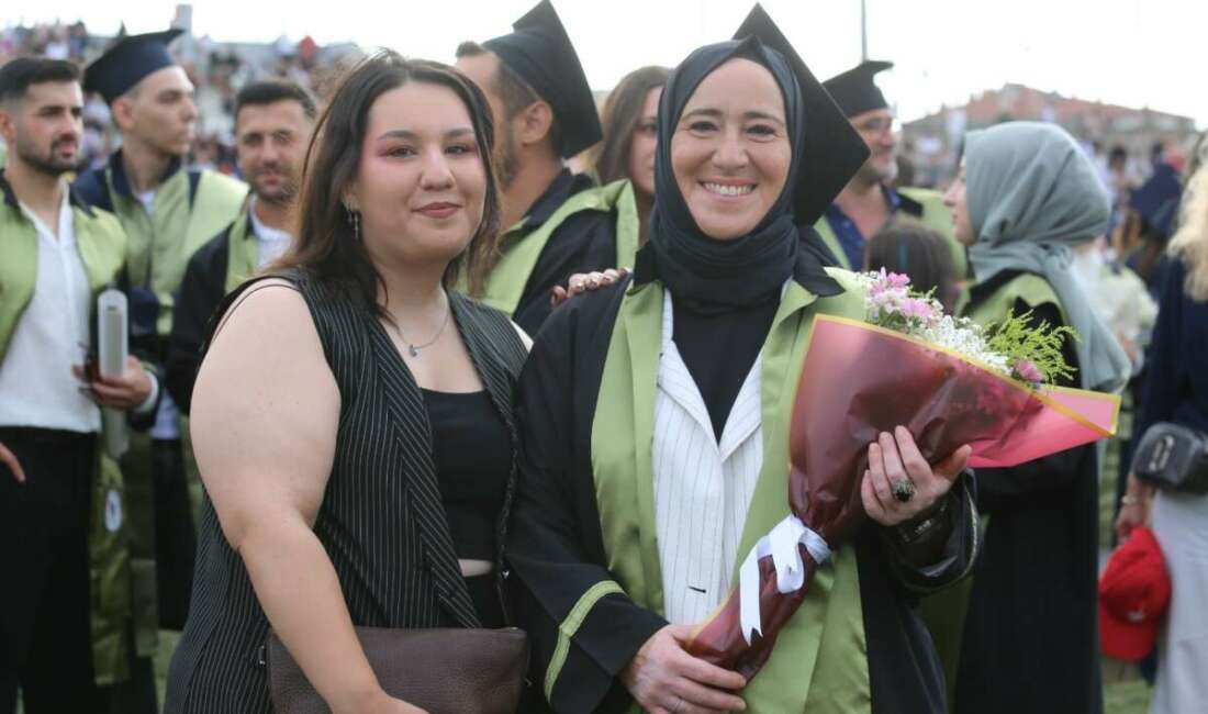 Anne-Kızın Üniversite yolculuğu mezuniyetle taçlandı Yalova’da birlikte üniversite sınavına