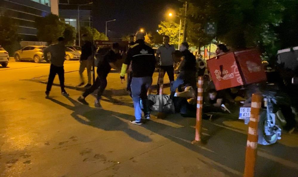 Bursa İnegöl’de gece yarısı olay çıktı Bursa'nın İnegöl ilçesinde motokuryeler