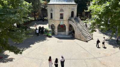 Bursa'nın tarihi simgelerinden Kozahan'da avlu