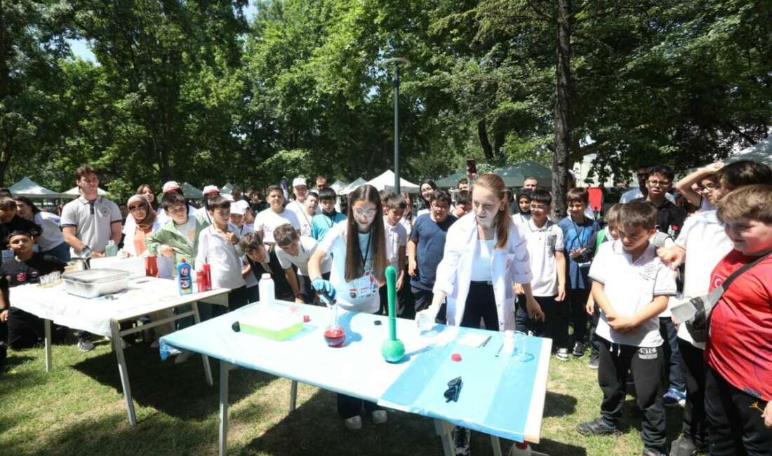 İnegöl’de TÜBİTAK 4006-C Bilim Festivali gerçekleştirildi İnegöl Belediyesi ile İnegöl