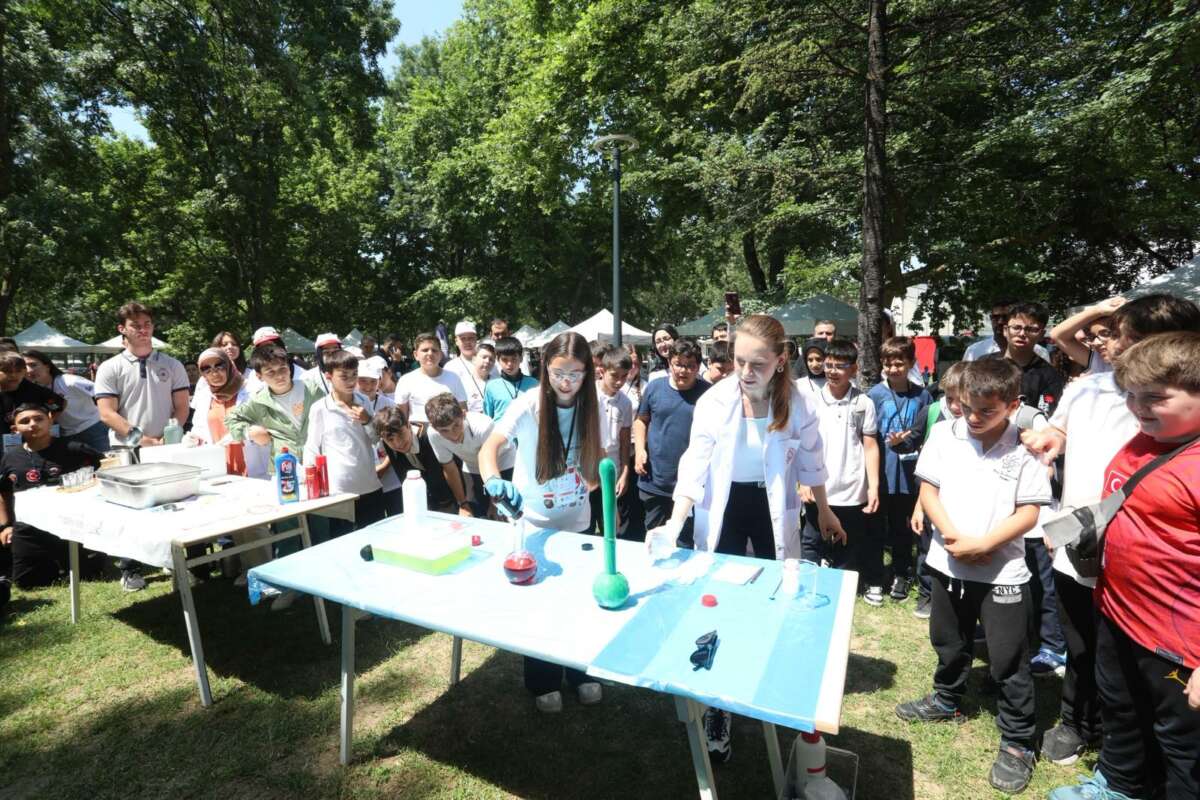 İnegöl’de TÜBİTAK 4006-C Bilim Festivali gerçekleştirildi