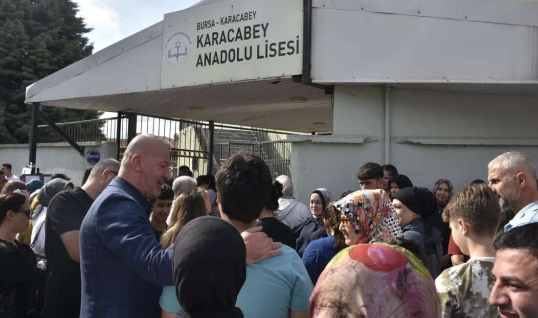 Başkan Karabatı öğrencilerin LGS heyecanına ortak oldu Karacabey Belediye Başkanı Fatih