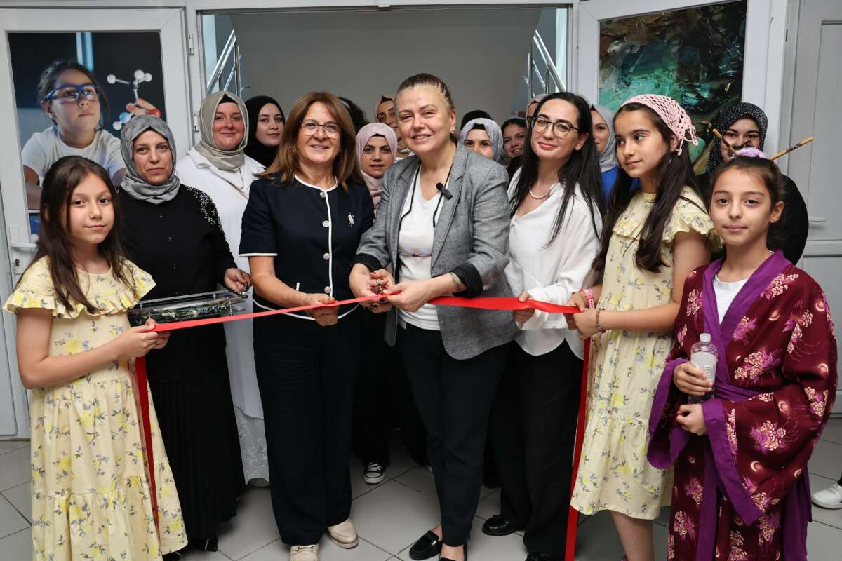 Nilüfer Çalı’da kadınların el emeği eserleri sergiye çıktı
