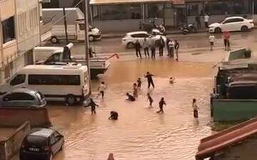 Bursa’nın İnegöl ilçesinde aniden bastıran