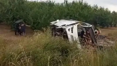 Isparta’nın Gelendost ilçesinde tur midibüsünün