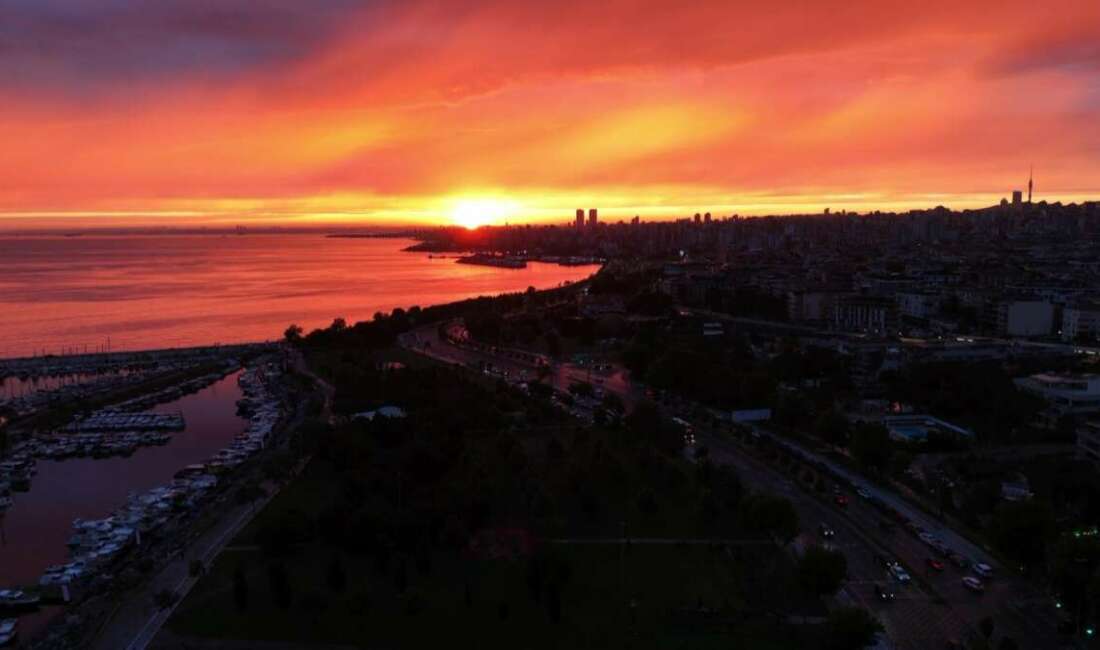 İstanbul’da yağmur sonrası gün batımı mest etti