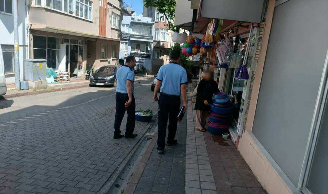 Karacabey’de kaldırım işgallerine geçit yok Karacabey Belediyesi, yaya güvenliğini
