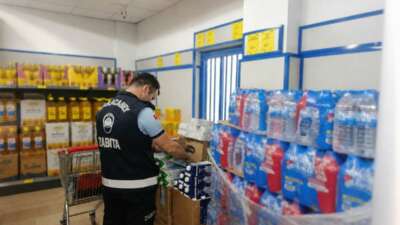Karacabey Belediyesi Zabıta Müdürlüğü ekipleri,