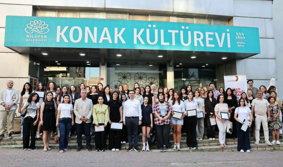 Bursa’da lise öğrencilerinden dikkat çeken kapak çalışmaları! Nilüfer Belediyesi’nin Yılın Yazarı