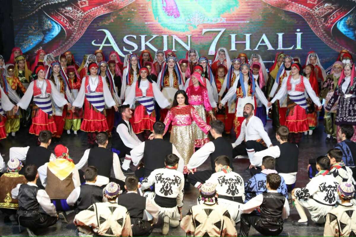 İnegöl’de muhteşem gösteri; 200 dansçı sahnede…