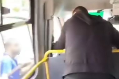 Bursa'nın Yıldırım ilçesinde minibüs