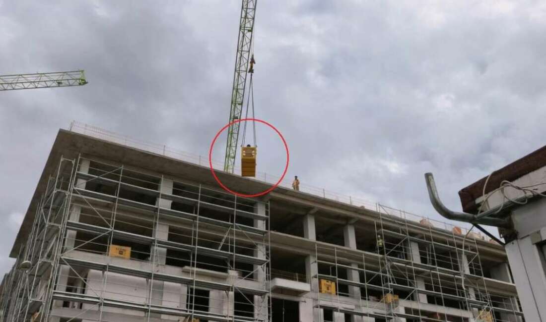 İnegöl’de nefes kesen kurtarma: Yaralı işçi vinçle zemine alındı