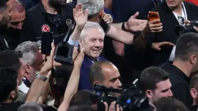 Aziz Yıldırım, seçimi kazanarak Fenerbahçe'nin